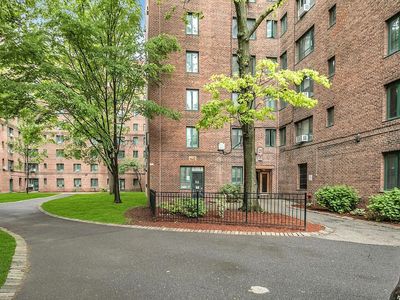 1579 Metropolitan Ave APT 3B