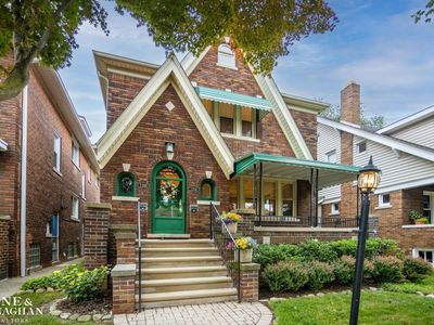 1258-1260 Lakepointe St