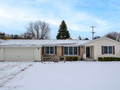 6114 Center Rd