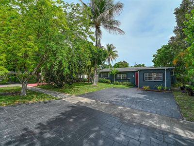 76 NE 170th St