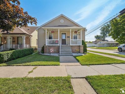 1615 Cora St