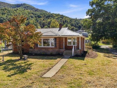 200 Dennis Cove Rd