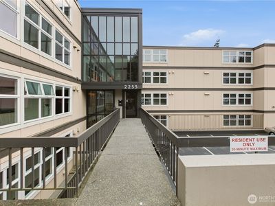 2253 Gilman Drive W #105