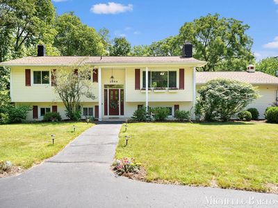 3990 Grand River Dr NE