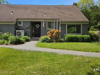 340 Heritage Village #B