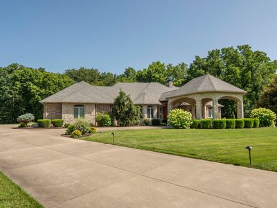 410 S Oaks Drive