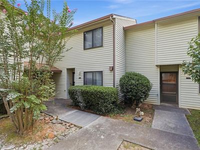 1144 Country Ct