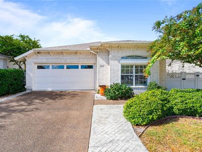 5805 English Ln