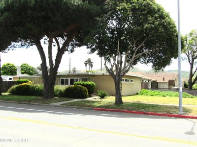 900 E College Ave