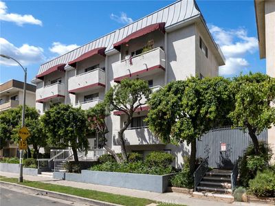 Property at 5343 Yarmouth Ave Unit 201, Encino, CA