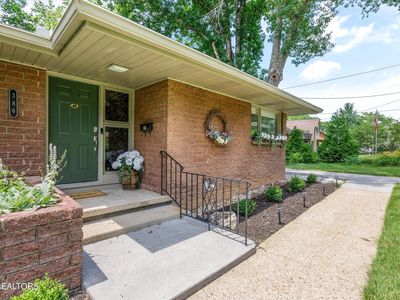 386 East Dr
