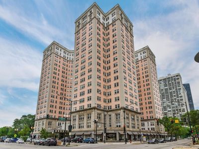5555 N Sheridan Rd APT 1612