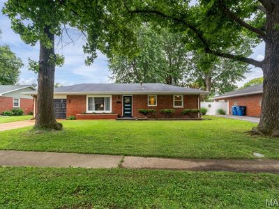 41 Riviera Dr