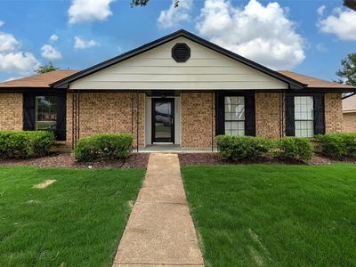 3225 Poteet Dr