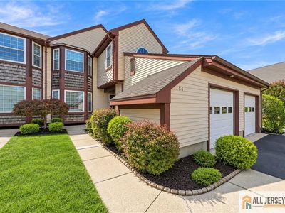 8 Rothwell Dr