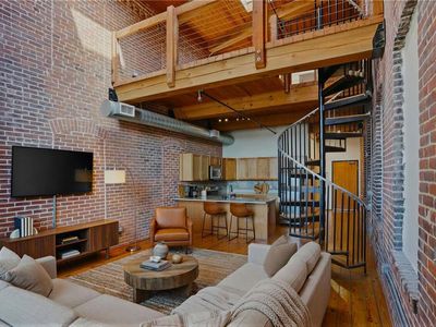 407 Pine St #303