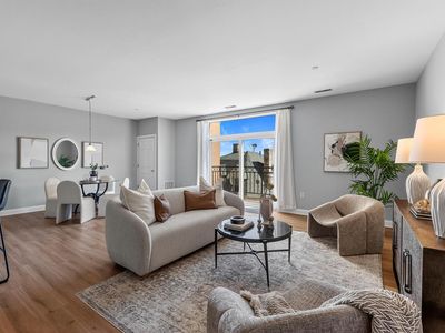 1920 N Farwell AVENUE #403