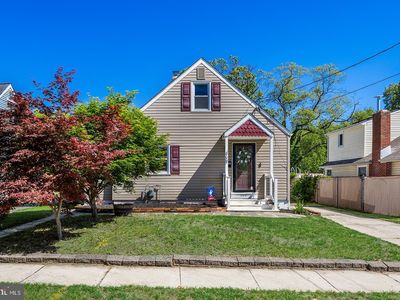 468 Center Ave
