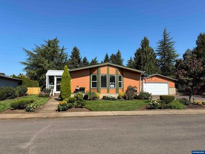 2120 Robins Ln SE