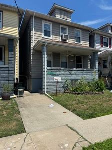 172 Centre Ave