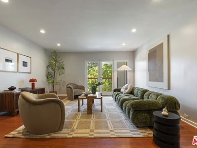 330 S Barrington Ave APT 201