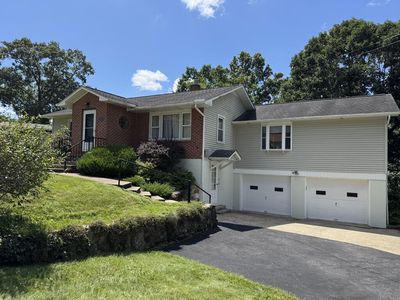 202 Parkwood Dr