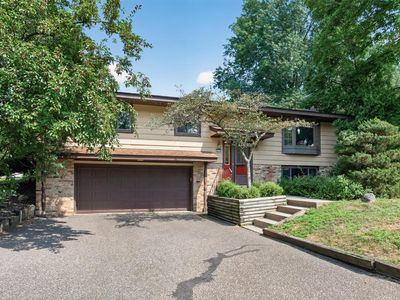 420 Comstock Ln N