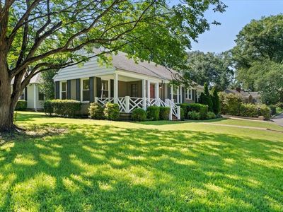 410 Holmes Cir