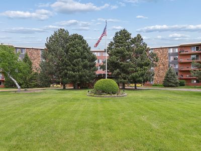 18 E Old Willow Rd APT 504N