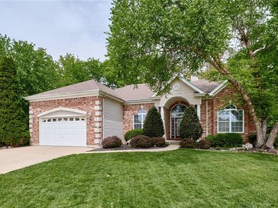 38 Silent Brook Ct