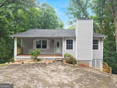195 Golden Ave