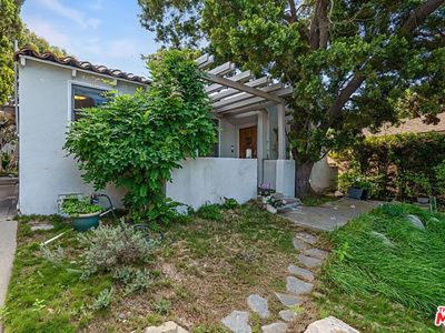 2138 Holmby Ave