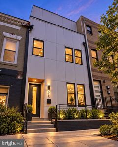 633 Florida Ave NE