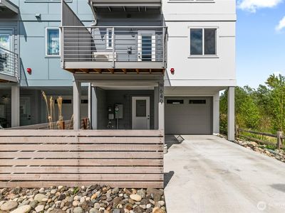 649 Venture Way