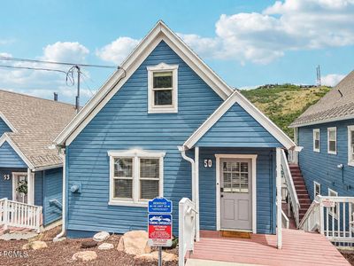 1150 Empire Ave #50