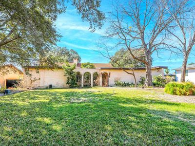 210 Belaire Dr
