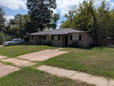 706 Mockingbird Ln