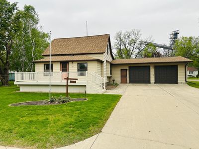 106 3rd Ave W