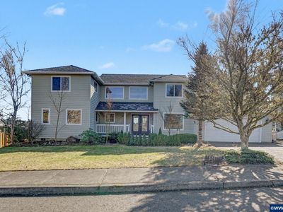 2415 SW Oakwood Dr