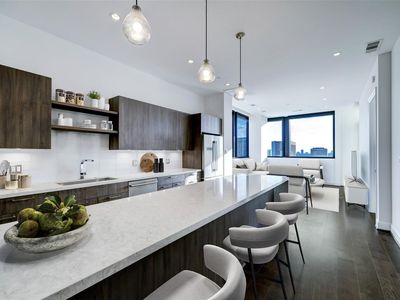 1211 Caroline St #1604