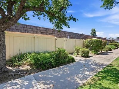 3800 Stockdale Hwy APT 28