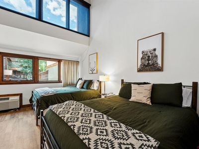 365 S Tamarron Drive #747
