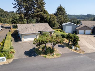 989 NW Estate Dr