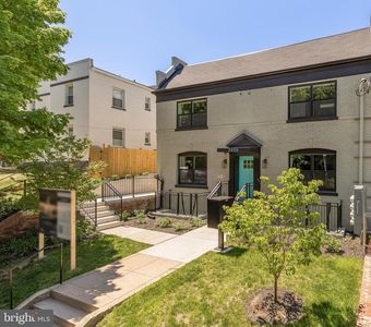 2606 41st St NW APT 1