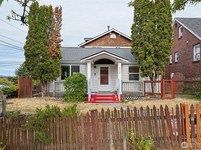 6902 35th Avenue SW