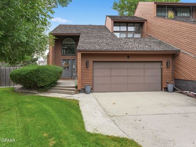 Property at 201 Circle Hills Dr, Grand Forks, ND