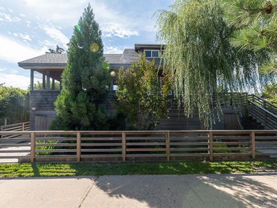 833 Evergreen Walk