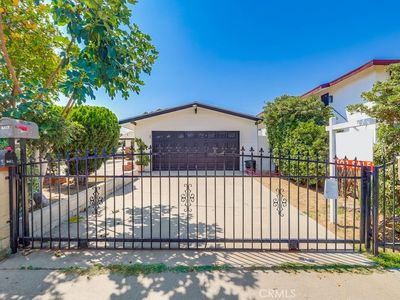 6127 Wilcox Ave
