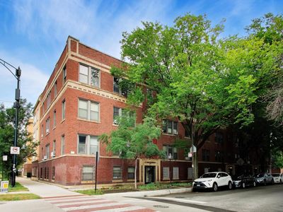 1520 W Belle Plaine Ave #3