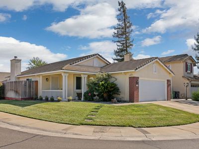 894 Strathaven Way